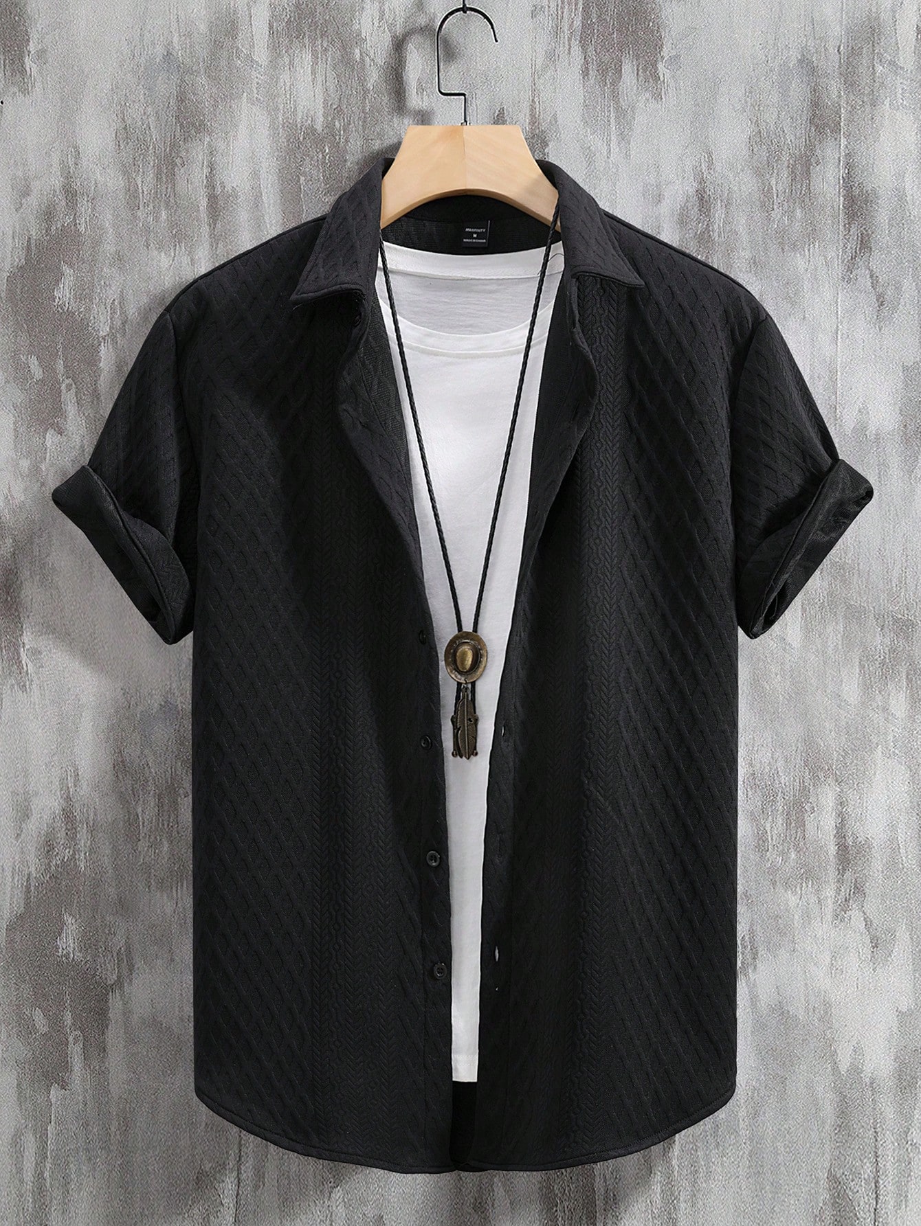 Мужская рубашка с коротким рукавом с тиснением сердца Manfinity Hypemode, черный текстурированная однотонная мужская футболка поло cb drytec genre cutter