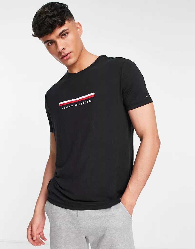

Черная футболка для отдыха Tommy Hilfiger с флагом