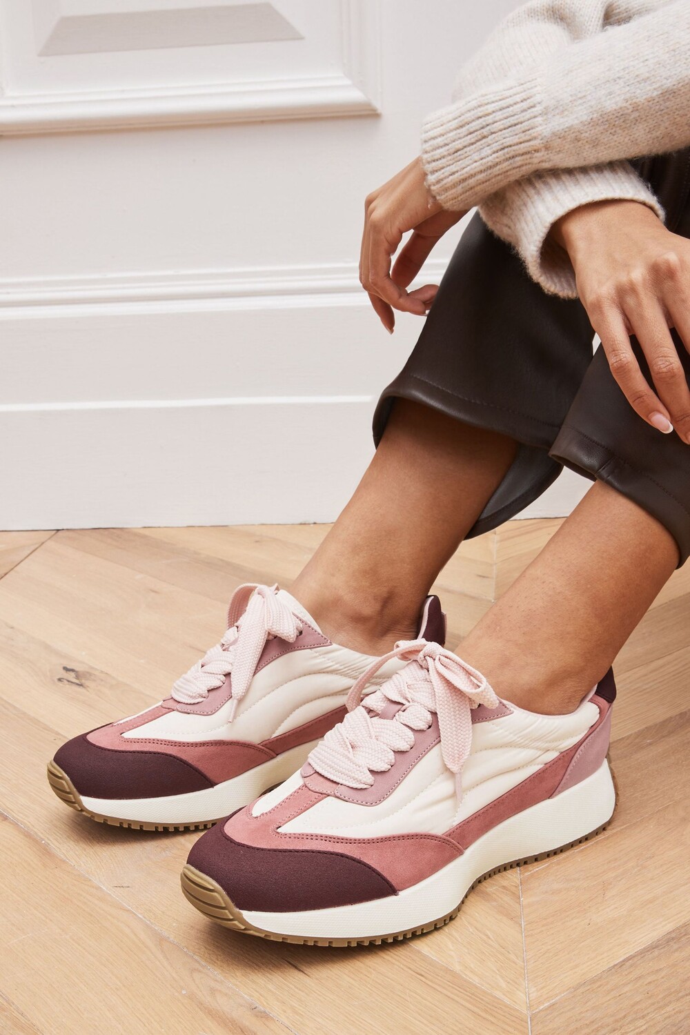 

Спортивная обувь Forever Comfort на толстой подошве и декоративной вставке Next, розовый
