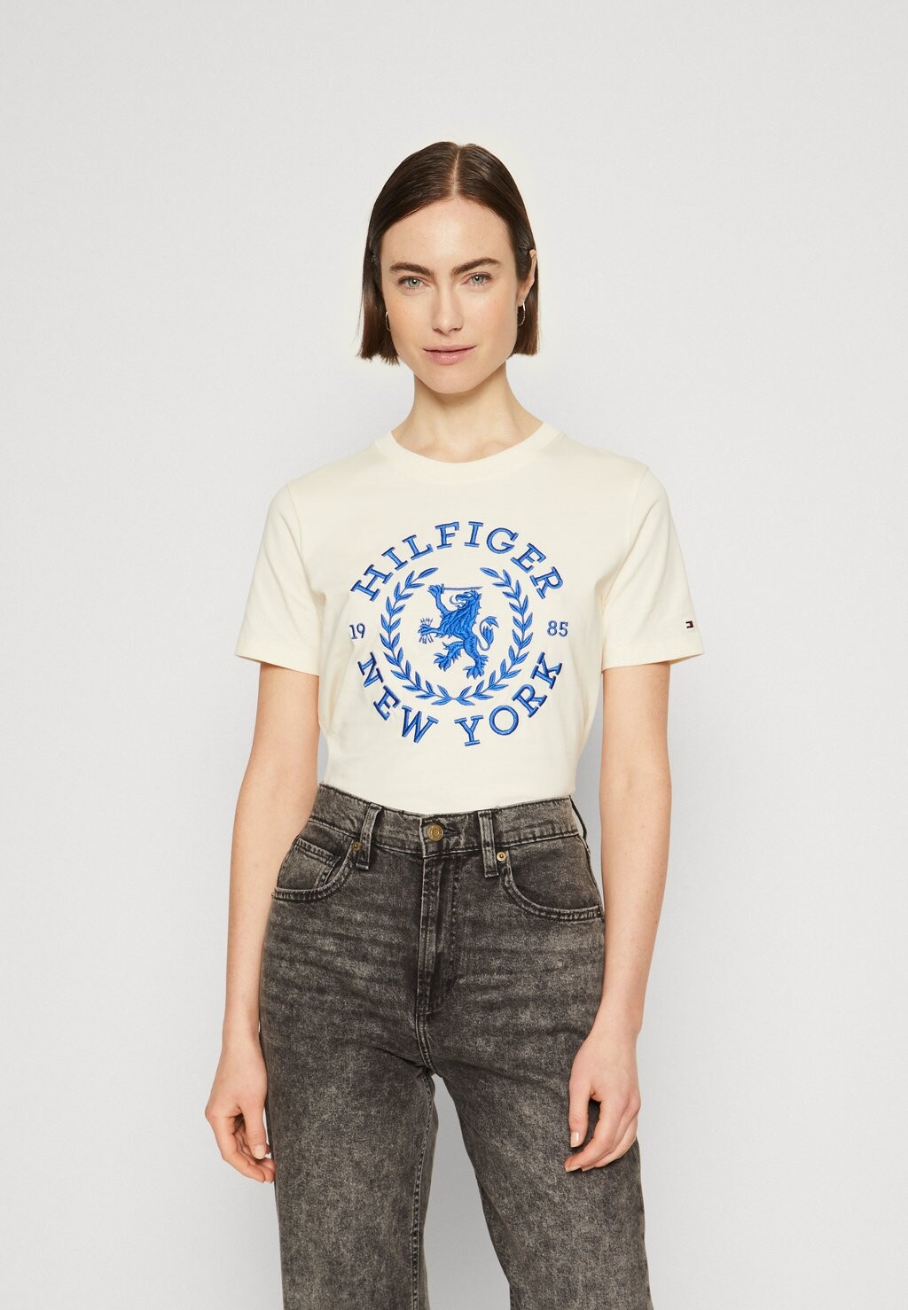 

Футболка с принтом Tommy Hilfiger CREST TEE, цвет calico