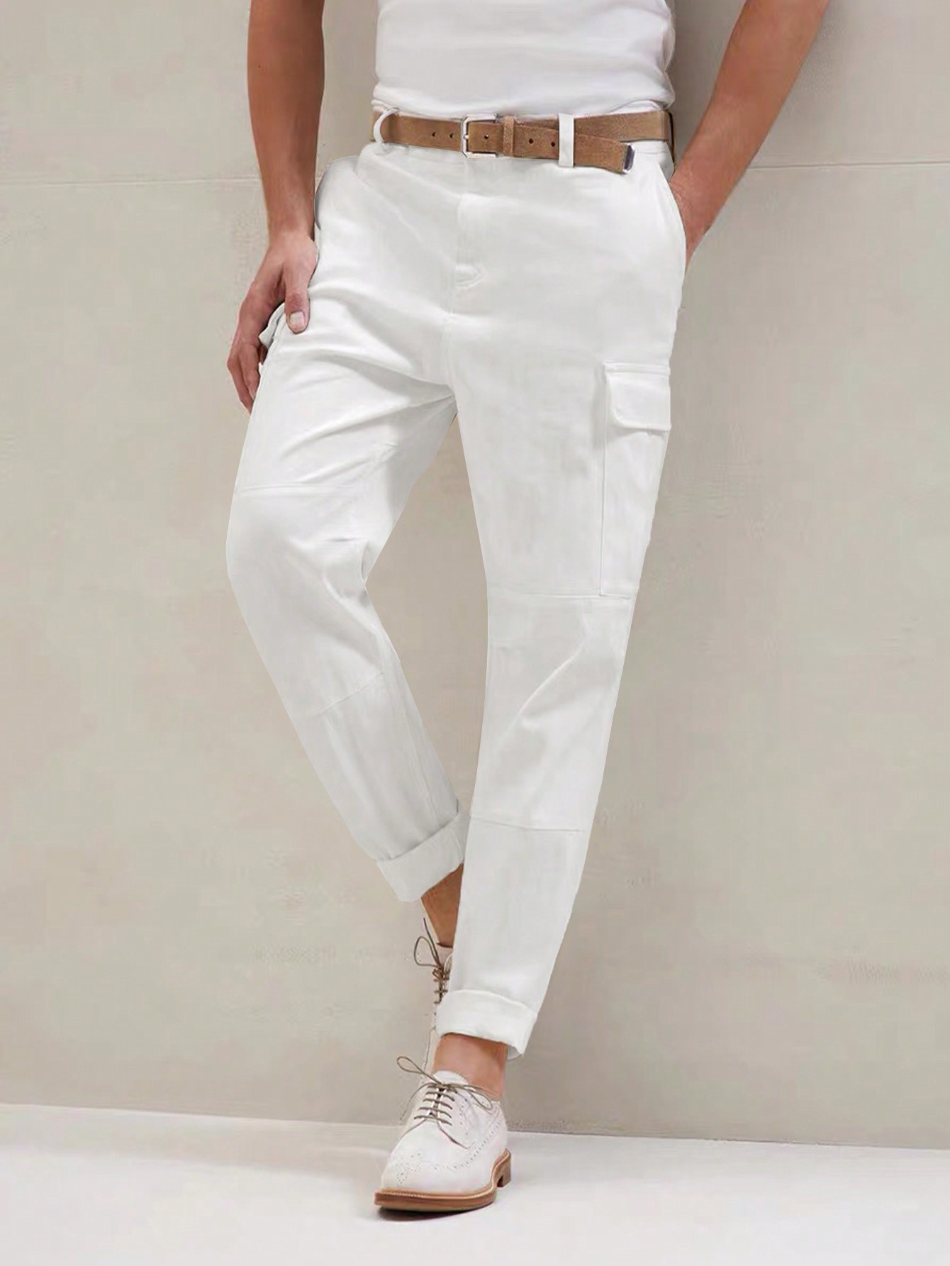 цена Мужские повседневные брюки узкого кроя с несколькими карманами Manfinity Mode, белый