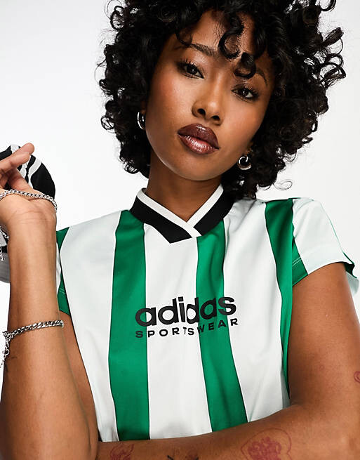 

Бело-зеленая укороченная футболка в полоску adidas Sportswear Tiro, Зеленый
