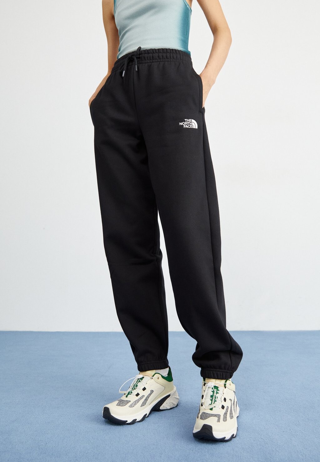

Брюки для бега ESSENTIAL The North Face, цвет black