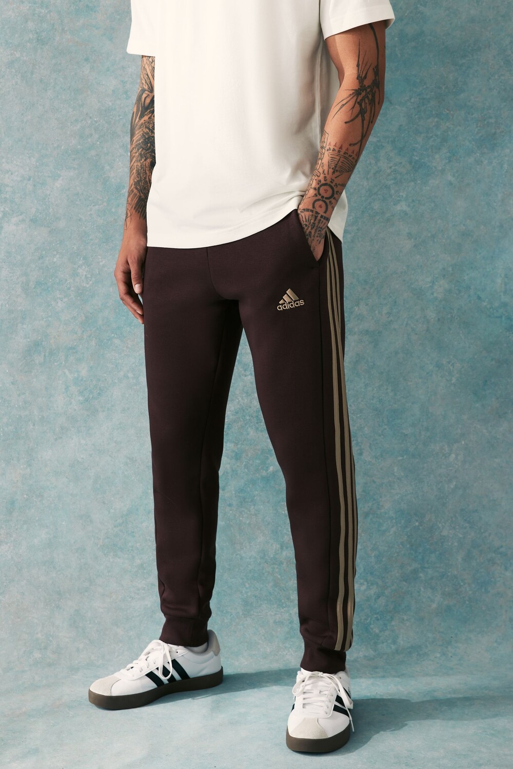 

Толстовка с капюшоном из флиса Essentials с тремя полосками Adidas, коричневый