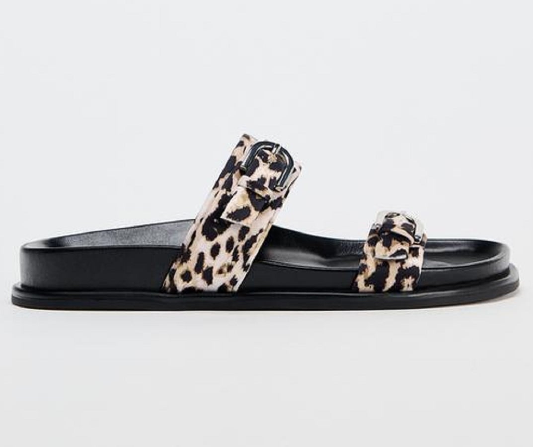 

Сандалии Zara Animal Print Flat With Buckles, мультиколор