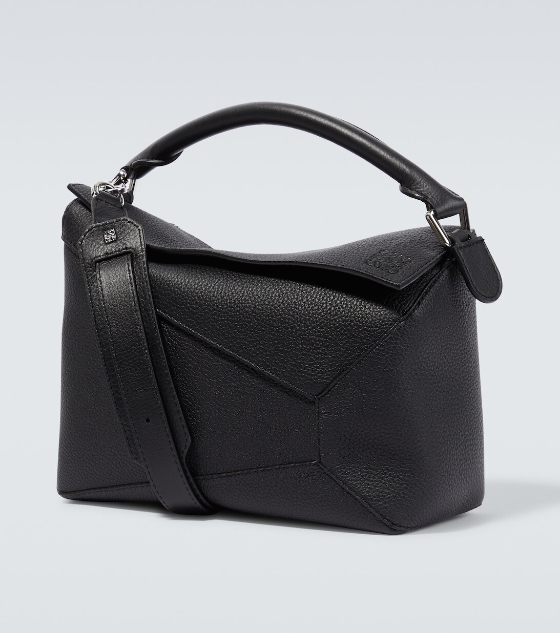 

Кожаная сумка через плечо Puzzle среднего размера Loewe, черный