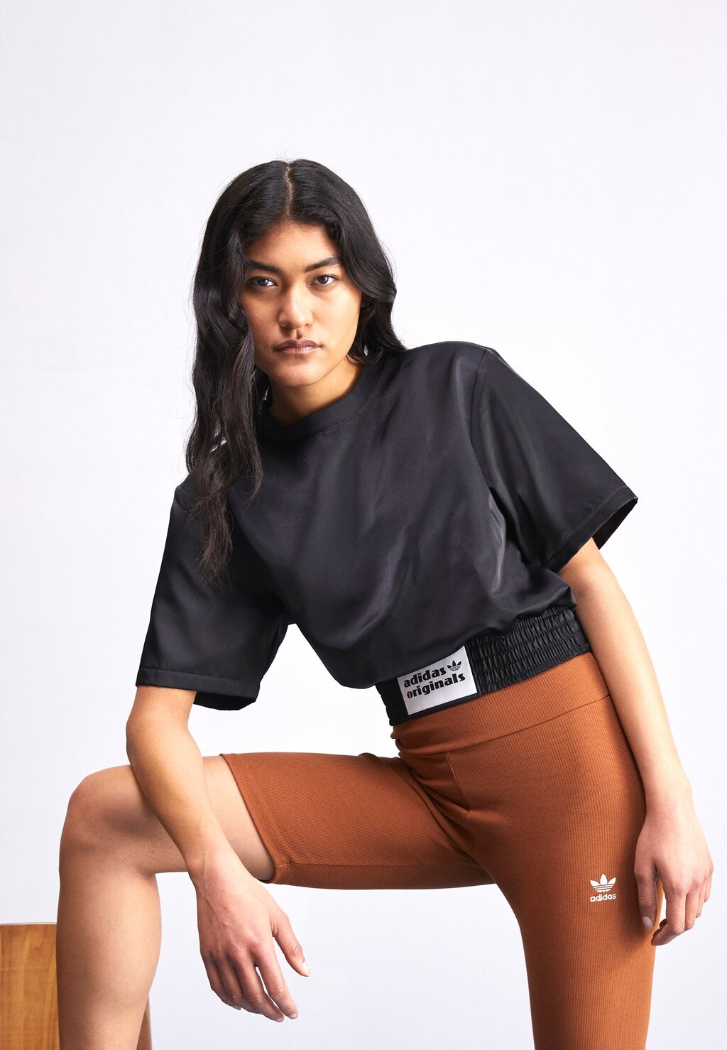 

Футболка с принтом adidas Originals, черный