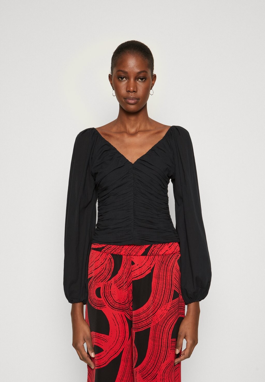 

Блузка Abercrombie & Fitch CINCHED, цвет black beauty
