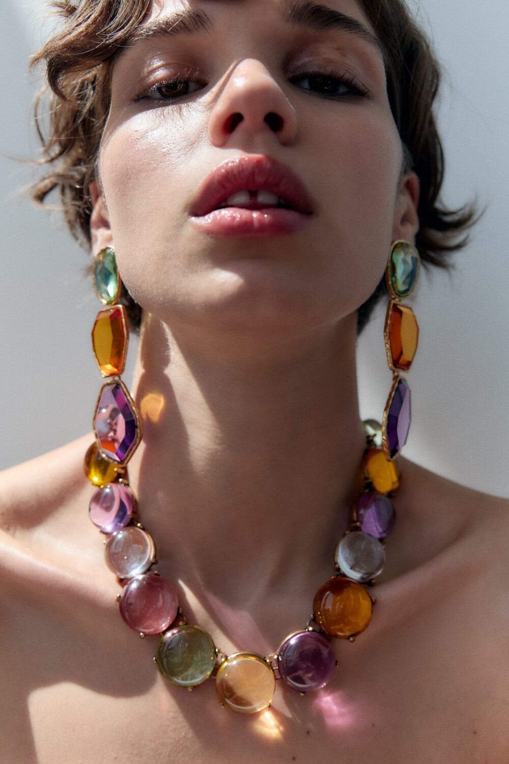 

Серьги из разноцветной смолы Zara, золотой
