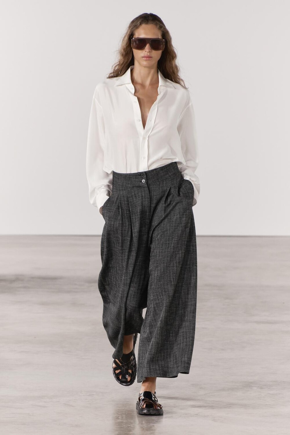 

Брюки в елочку с вытонами ZARA, серый