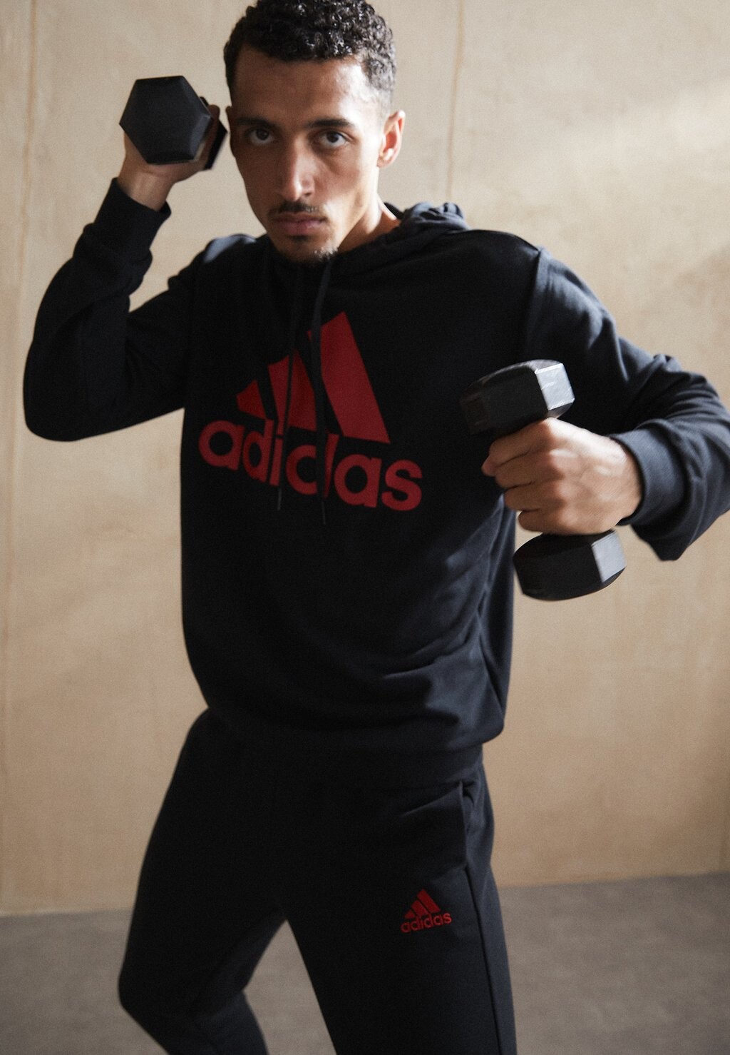 

Спортивный костюм Adidas