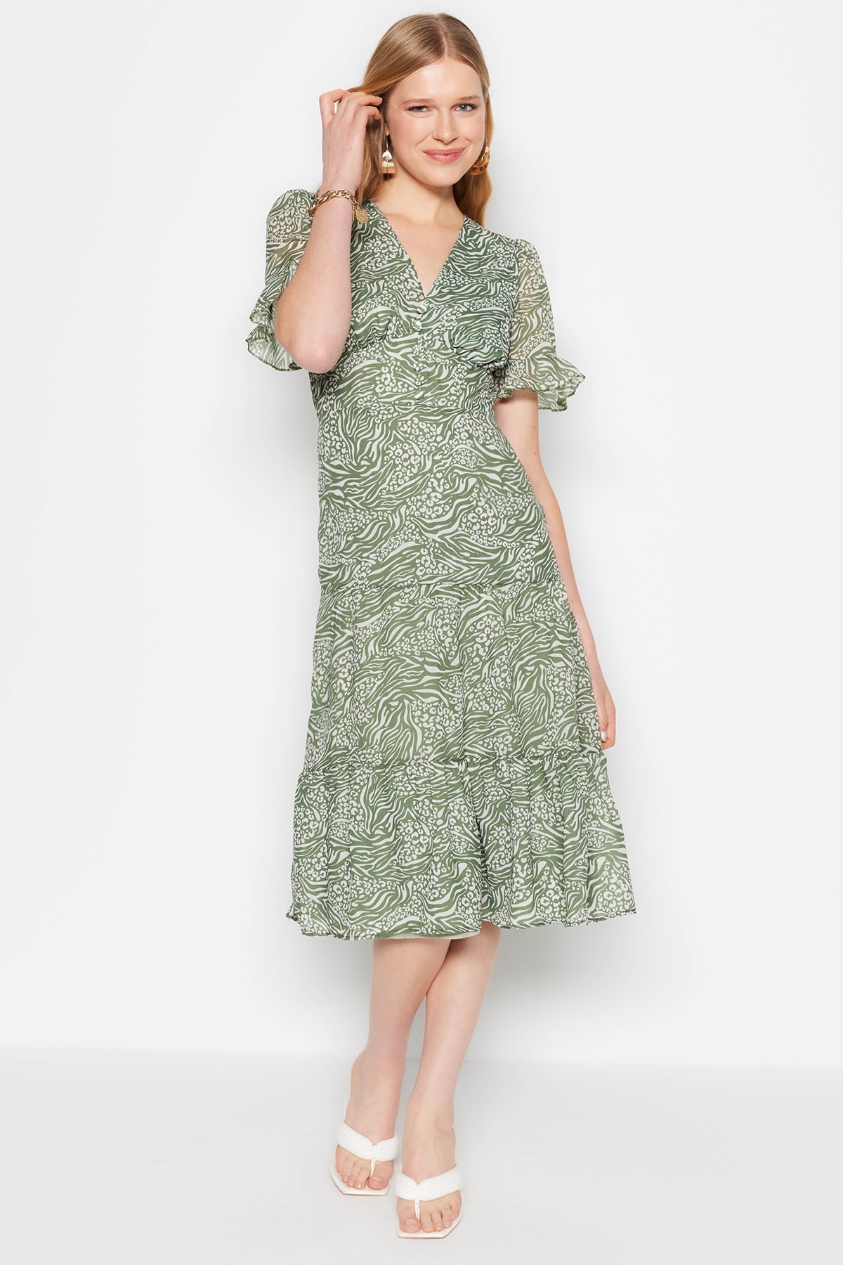 Платье Trendyol миди на подкладке с узором, зеленый