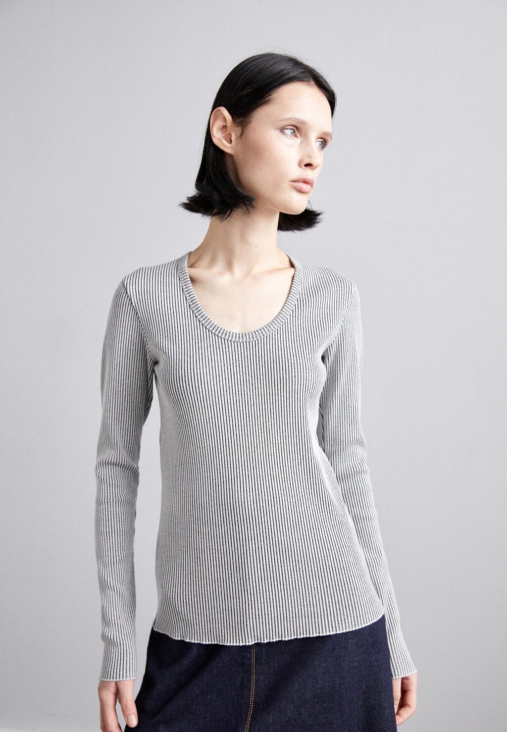 

Свитер Two Tone Filippa K, цвет pearl grey