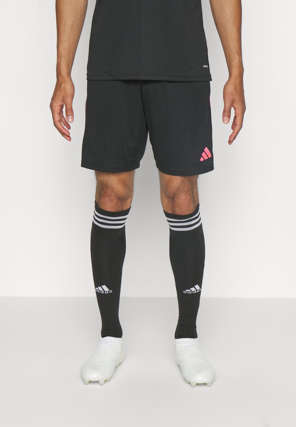 

Спортивные шорты Adidas
