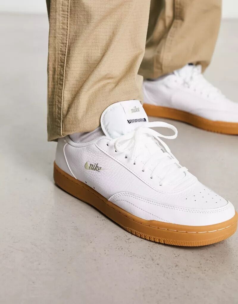 

Белые кроссовки на резиновой подошве Nike Court Vintage Premium