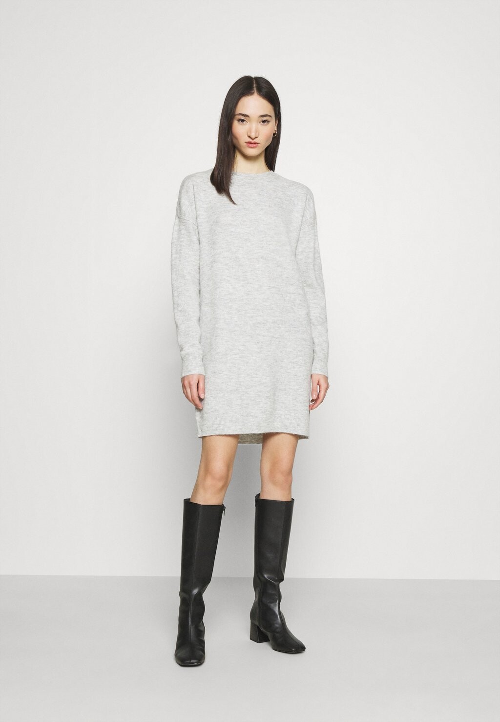 

Вязаное платье Vero Moda, светло-серый меланж