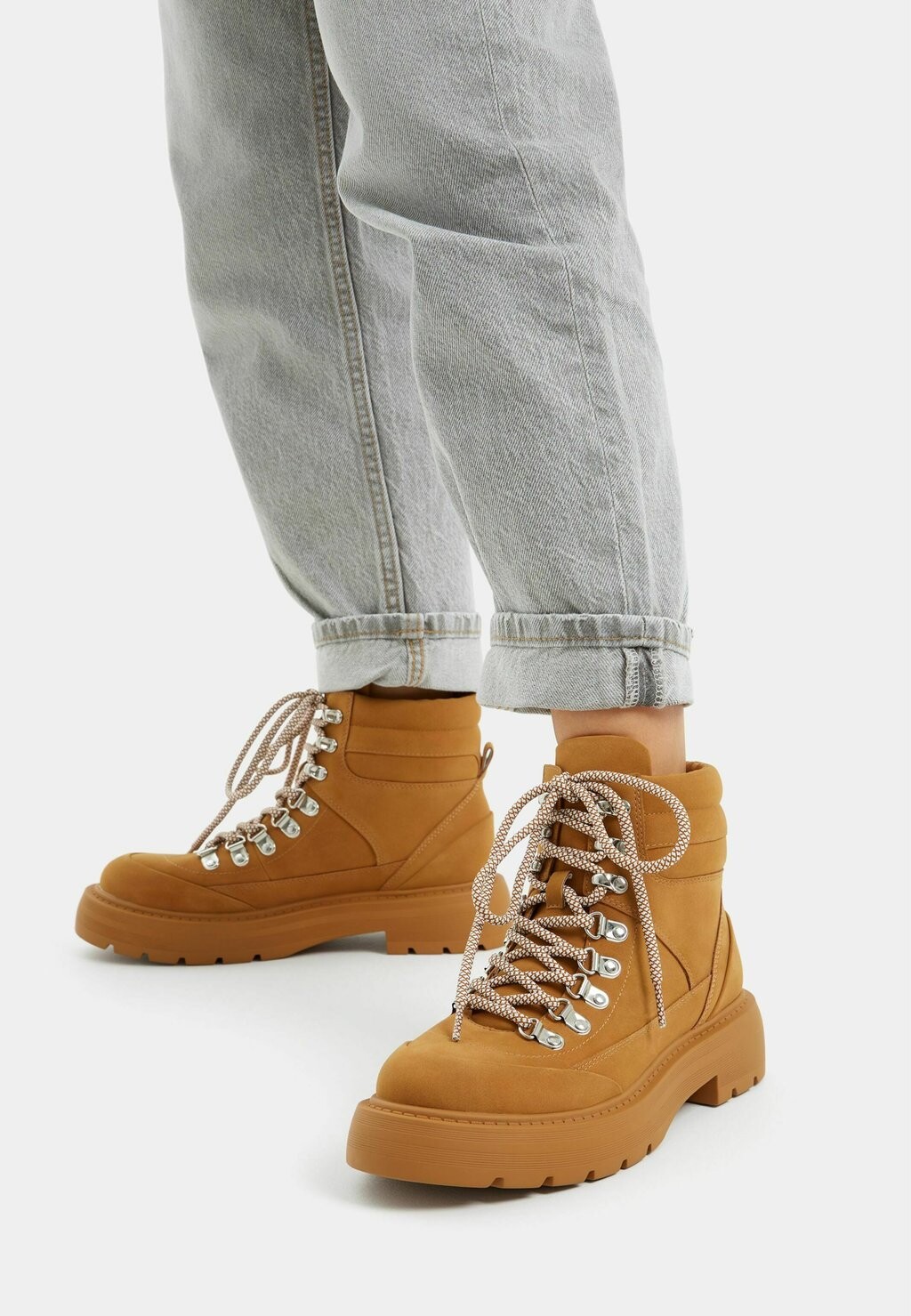 

Ботильоны на платформе Bershka, цвет beige