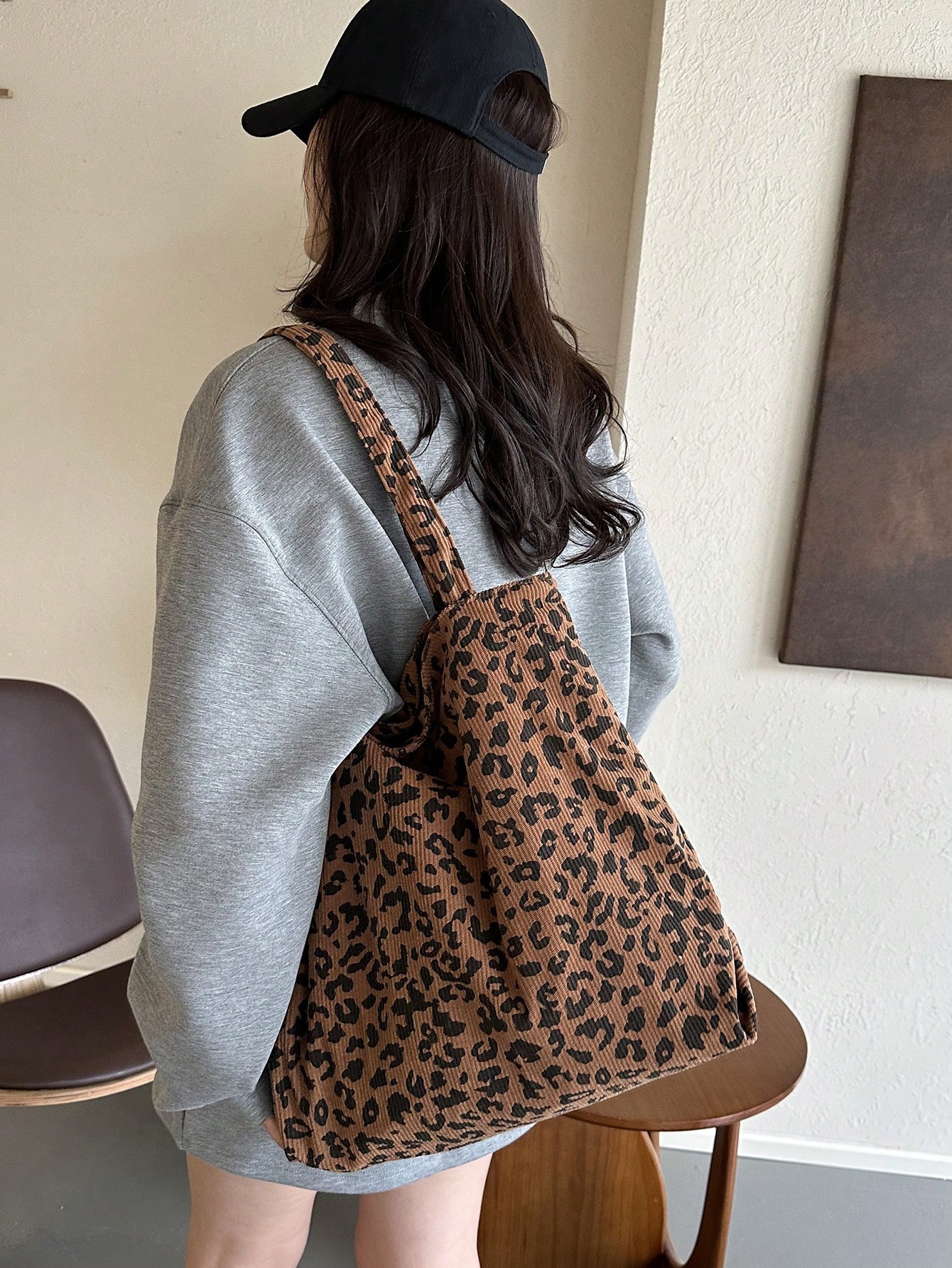 Большая вместительная сумка на одно плечо с леопардовым принтом. Сумка для покупок., многоцветный фото