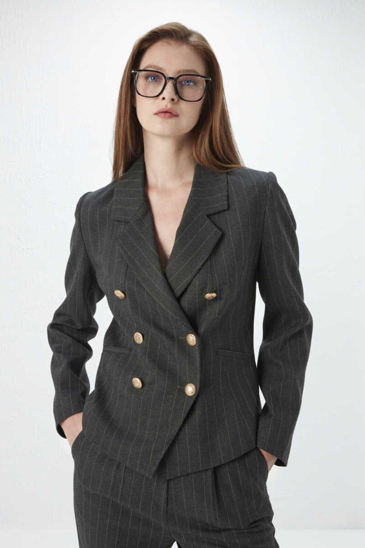 Полосатый двубортный пиджак Gusto, серый