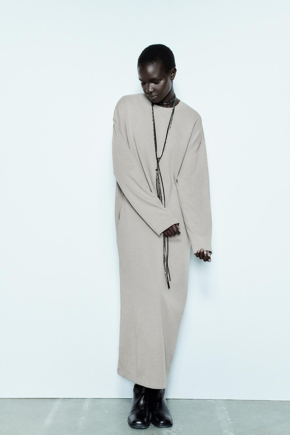 

Платье интерлок с эффектом линков ZARA, светло-серый