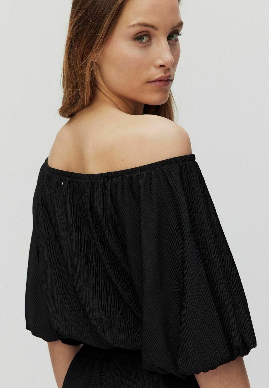 

Принт на футболке Leona Off-Shoulder STOCKH LM Studio, черный