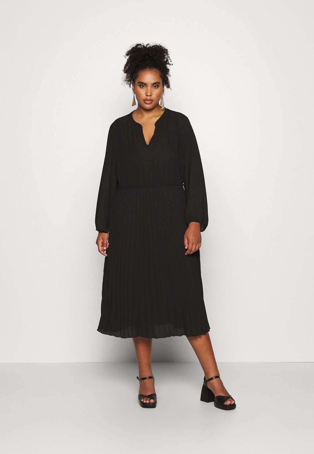 

Летнее платье ПЛАТЬЕ МИДИ VICILLY PLISSE V NECK PLUS SIZE EVOKED VILA, черный