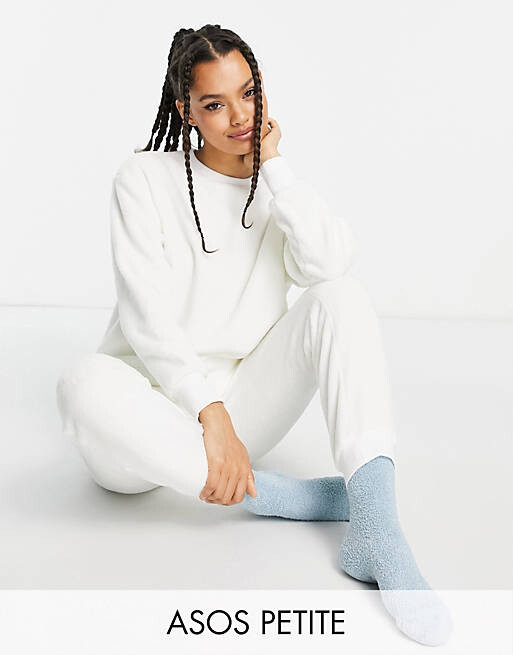 

Кремовый комплект из супермягкого флиса и джоггеров ASOS DESIGN Petite Lounge