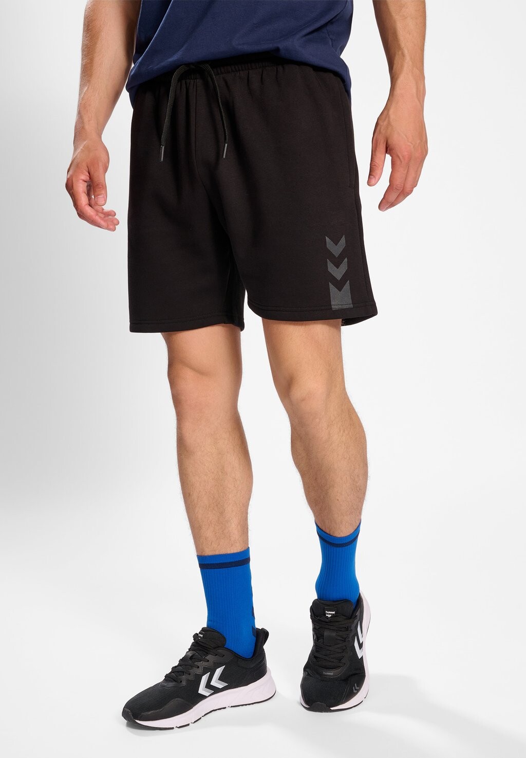 

Спортивные шорты Hummel