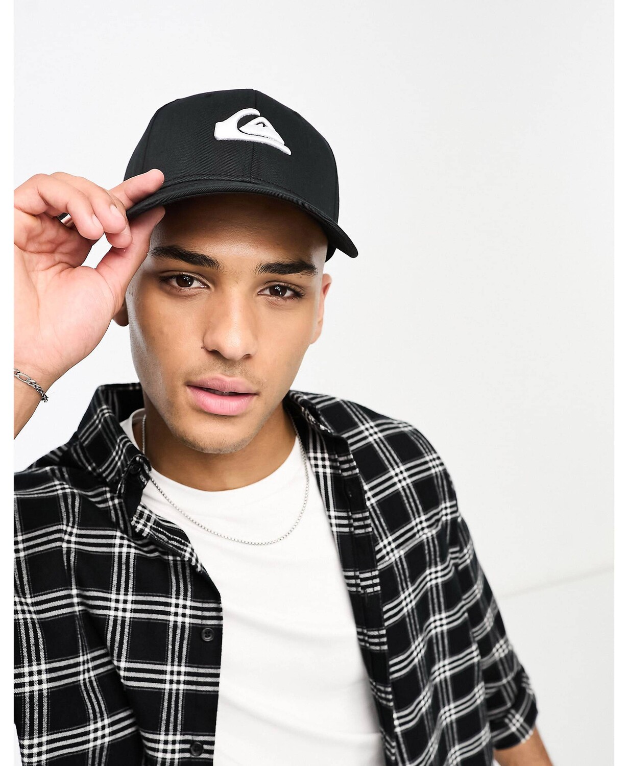 

Черная кепка Quiksilver