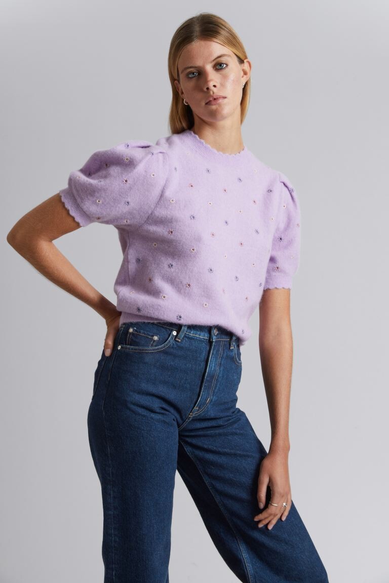 

Вязаный топ, украшенный цветами H&M, сиреневый