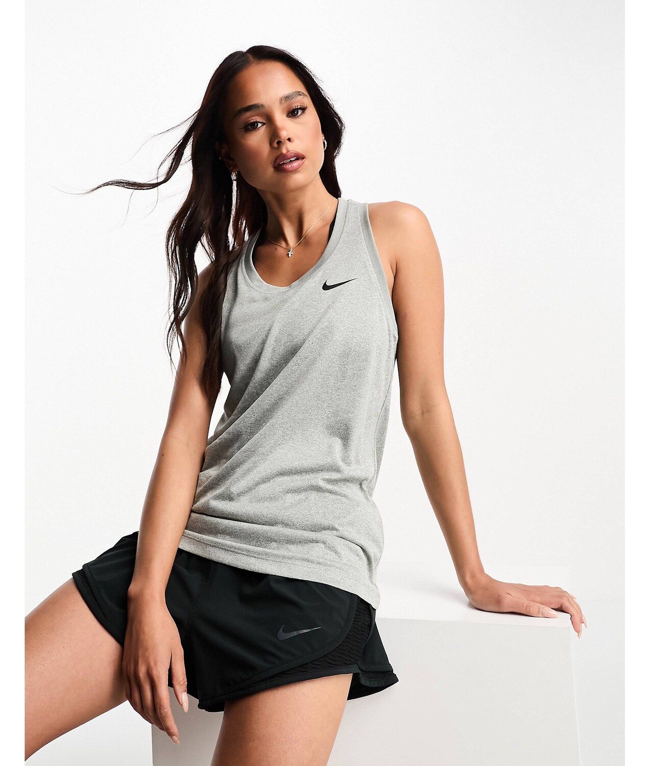 

Серая майка Nike Training Racer Dri-Fit