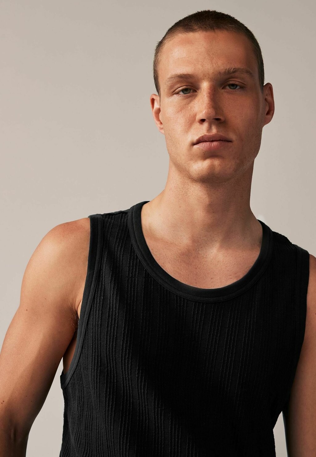 

Топ TEXTURED, REGULAR FIT Next, черный