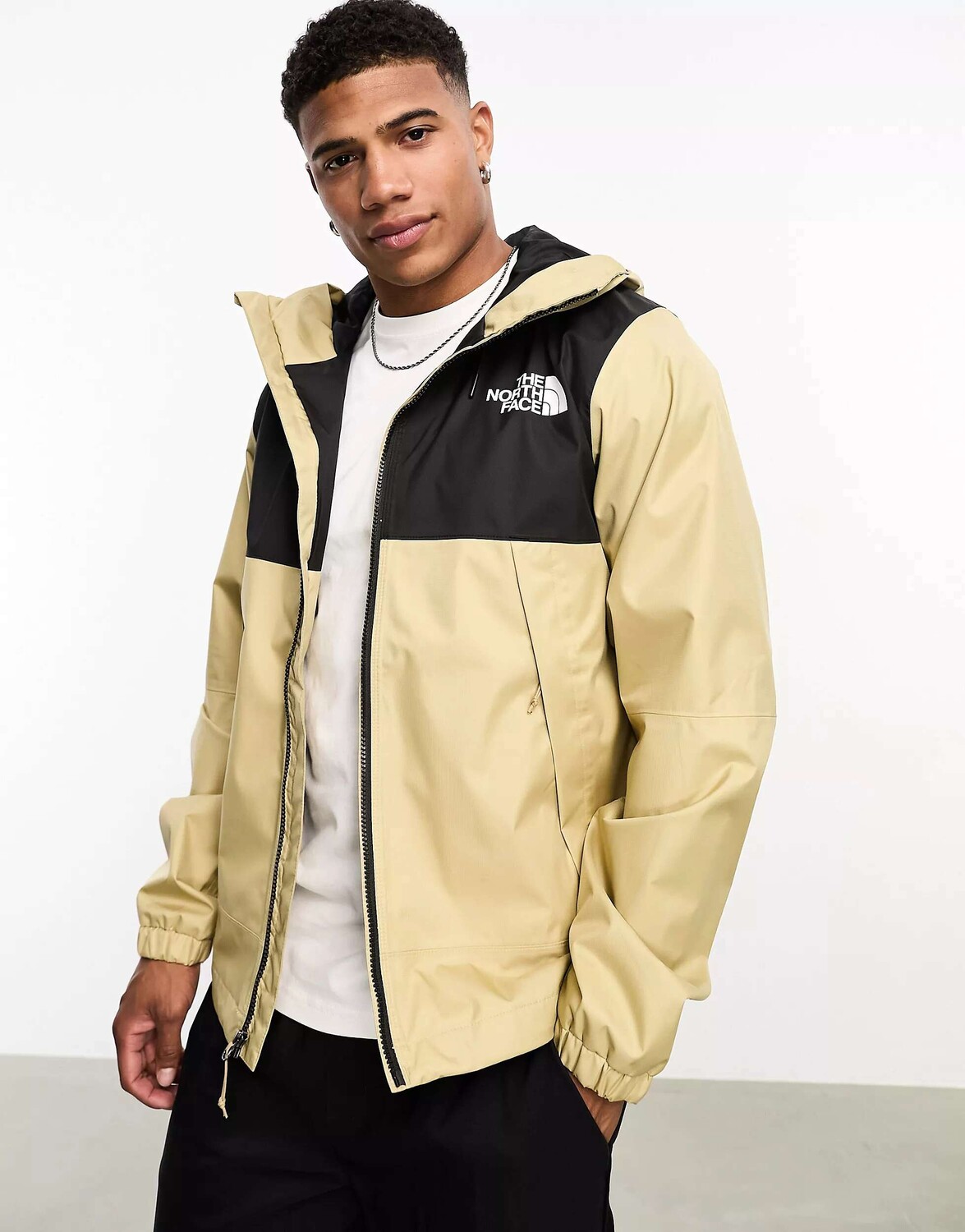 

Непромокаемая куртка The North Face Mountain Q DryVent цвета хаки и черного цвета, Черный