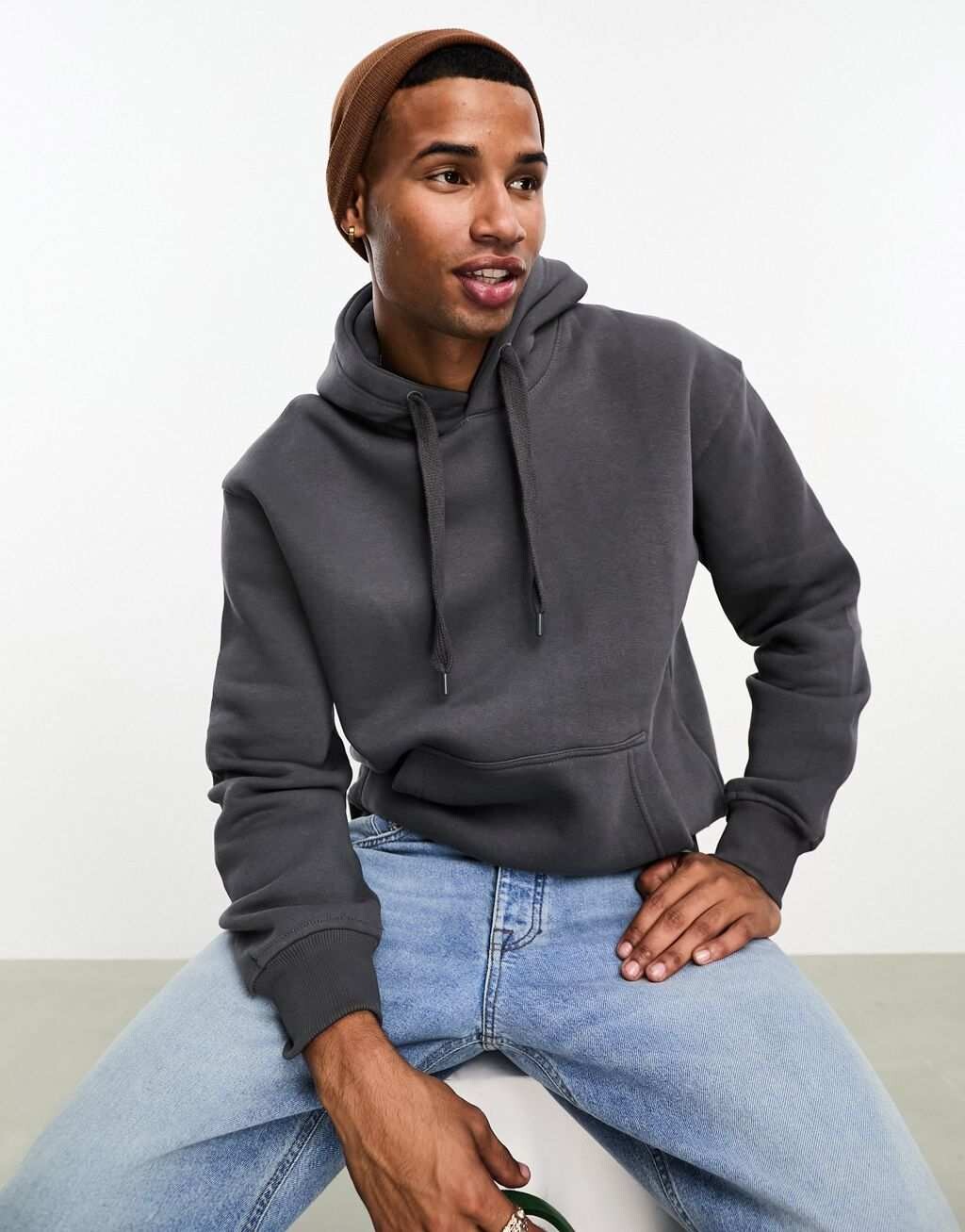 

Темно-угольное худи Bershka