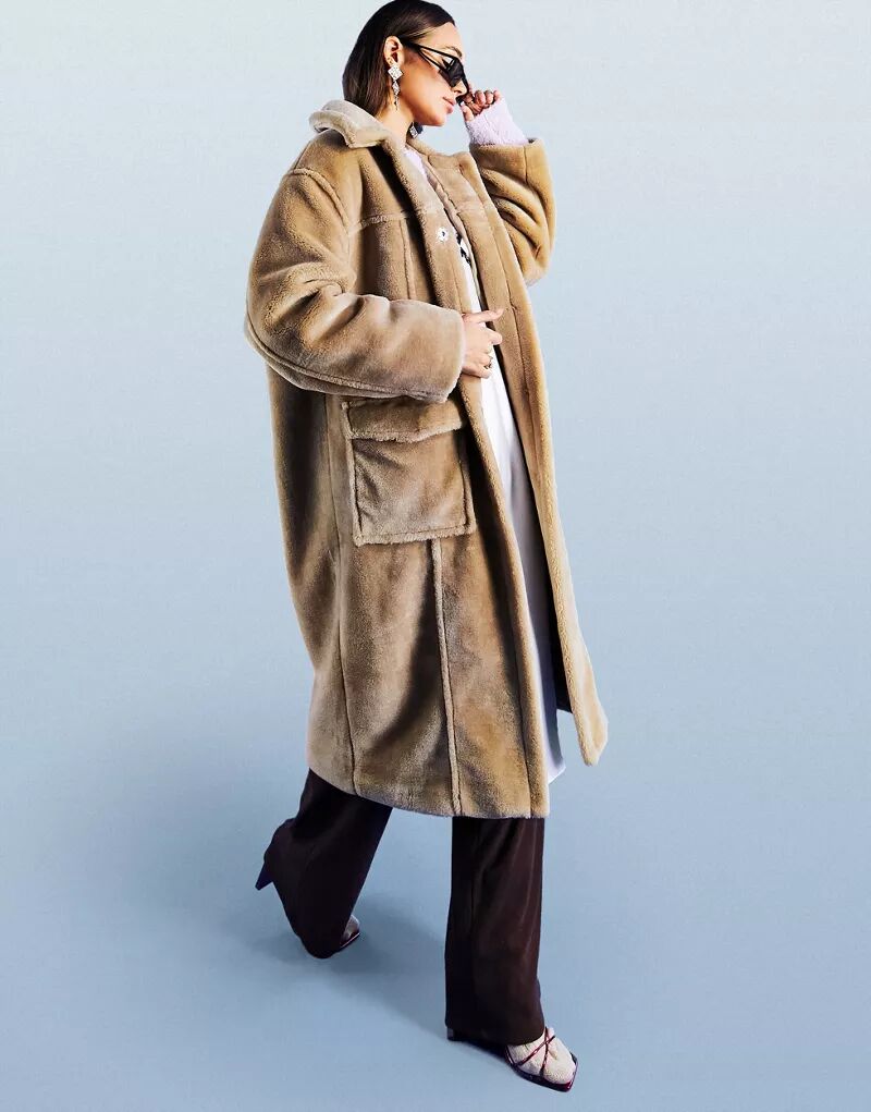 Длинное плюшевое пальто светло-коричневого цвета из искусственного меха ASOS