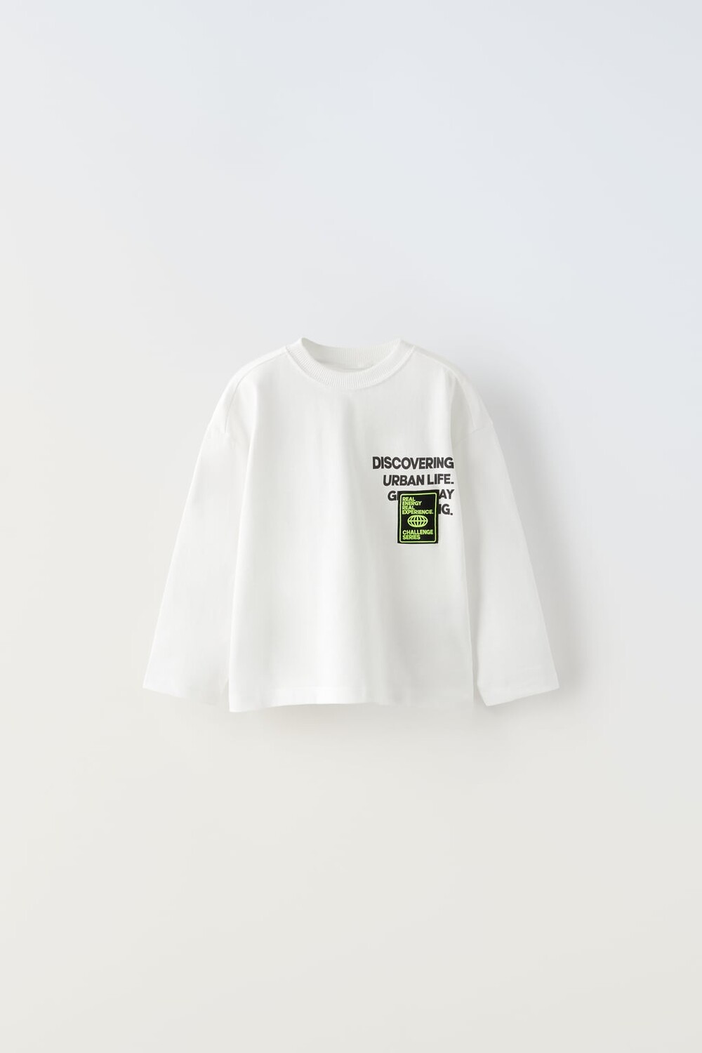 

Футболка с городским граффити ZARA, белый