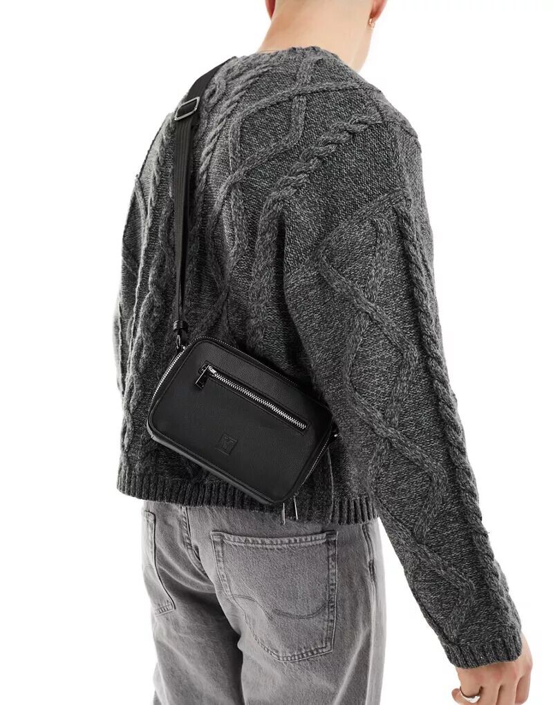 

Черная прямоугольная сумка через плечо Bershka