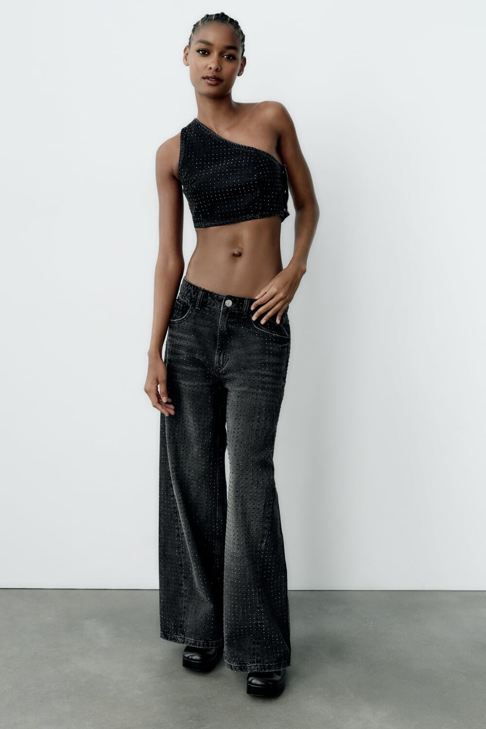 

Джинсовый укороченный топ trf со стразами ZARA, черный