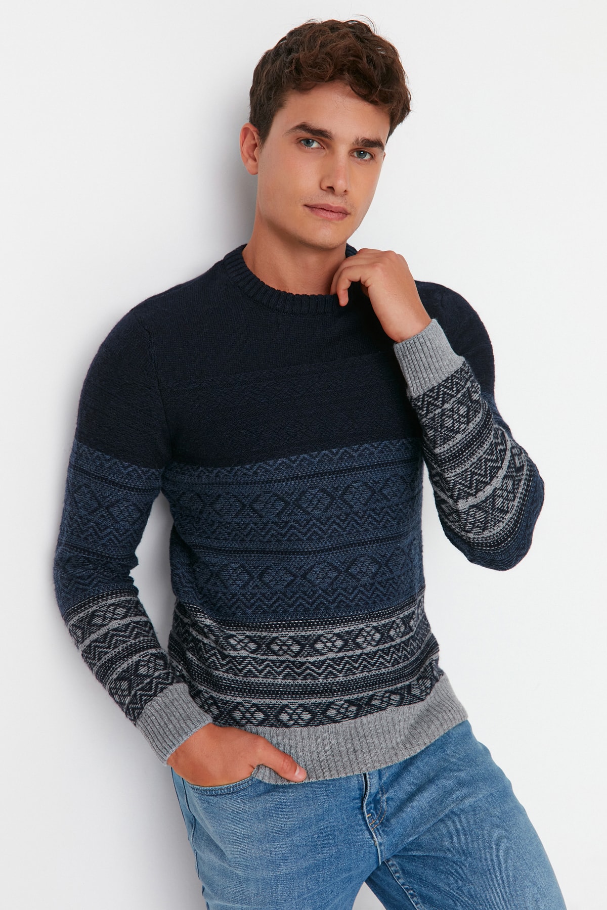 свитер trendyol в полоску с круглым вырезом темно синий Свитер Trendyol стандартного кроя с круглым вырезом, темно-синий