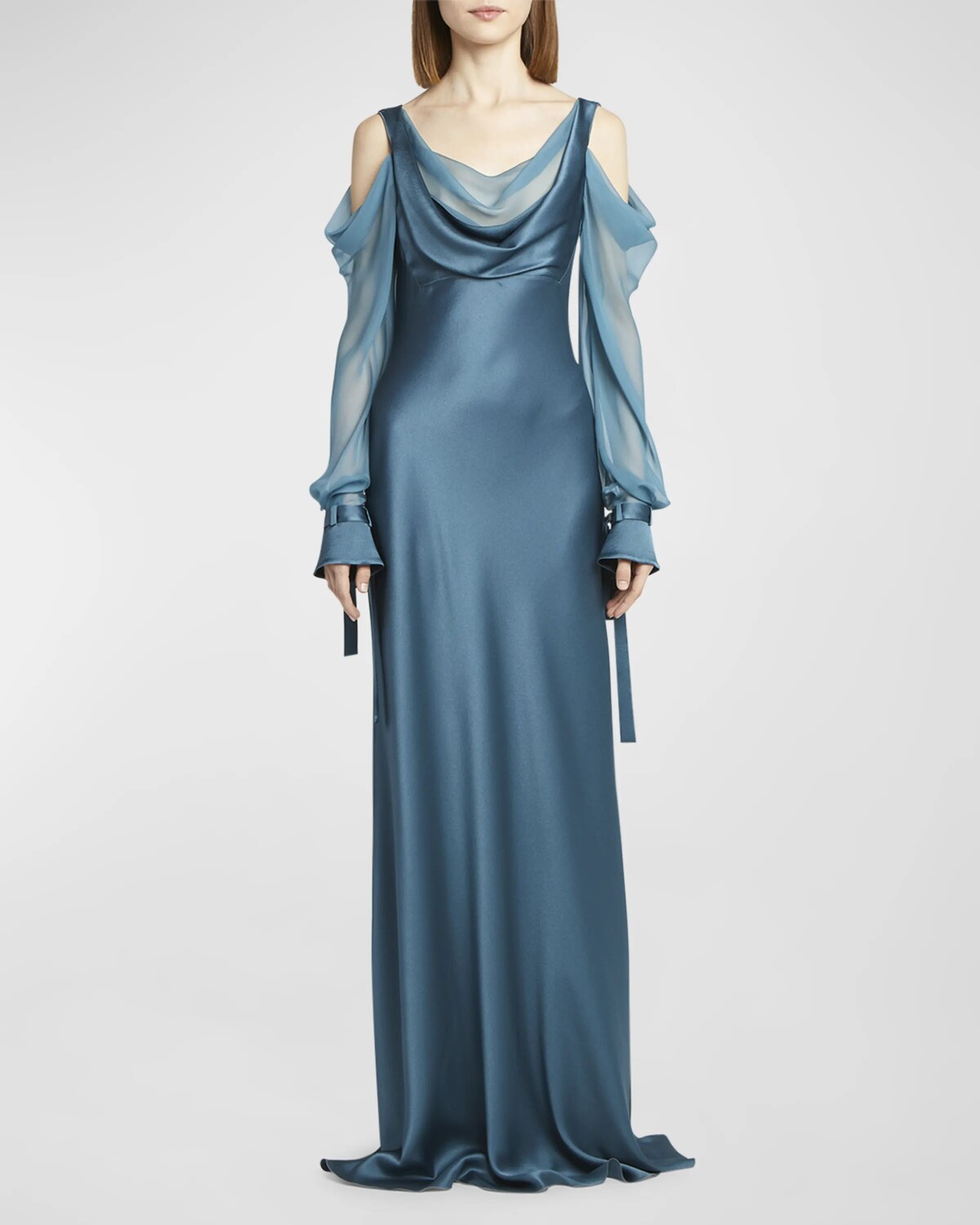 

Атласное платье с открытыми плечами и капюшоном Alberta Ferretti, цвет Grey