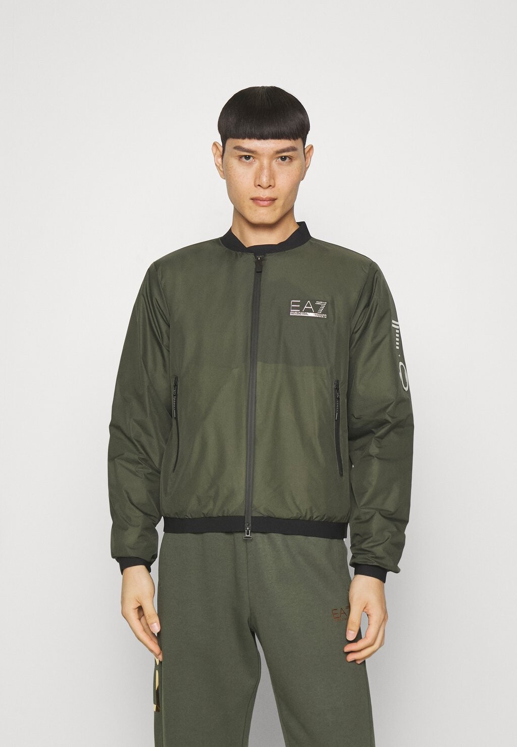 

Куртка Chaquetas EA7 Emporio Armani, темно-зеленый