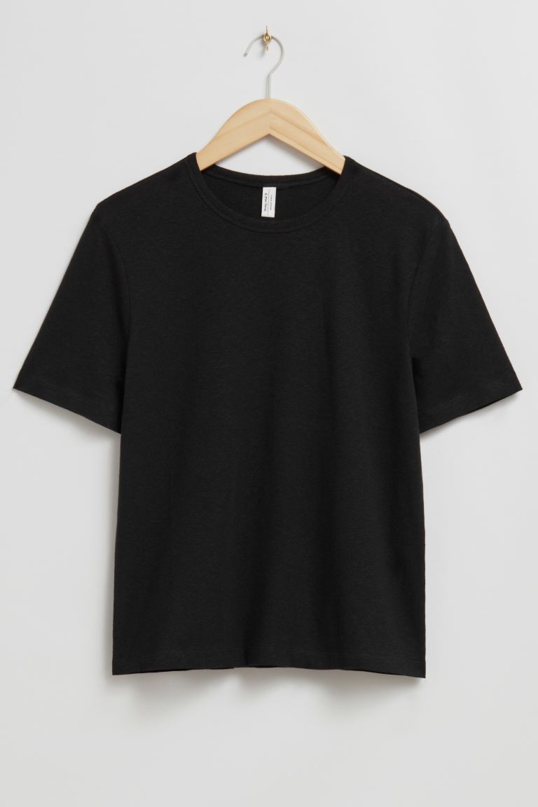 Футболка с круглым вырезом и другие истории H&M, черный футболка принтэссенция круглый вырез размер 38 черный