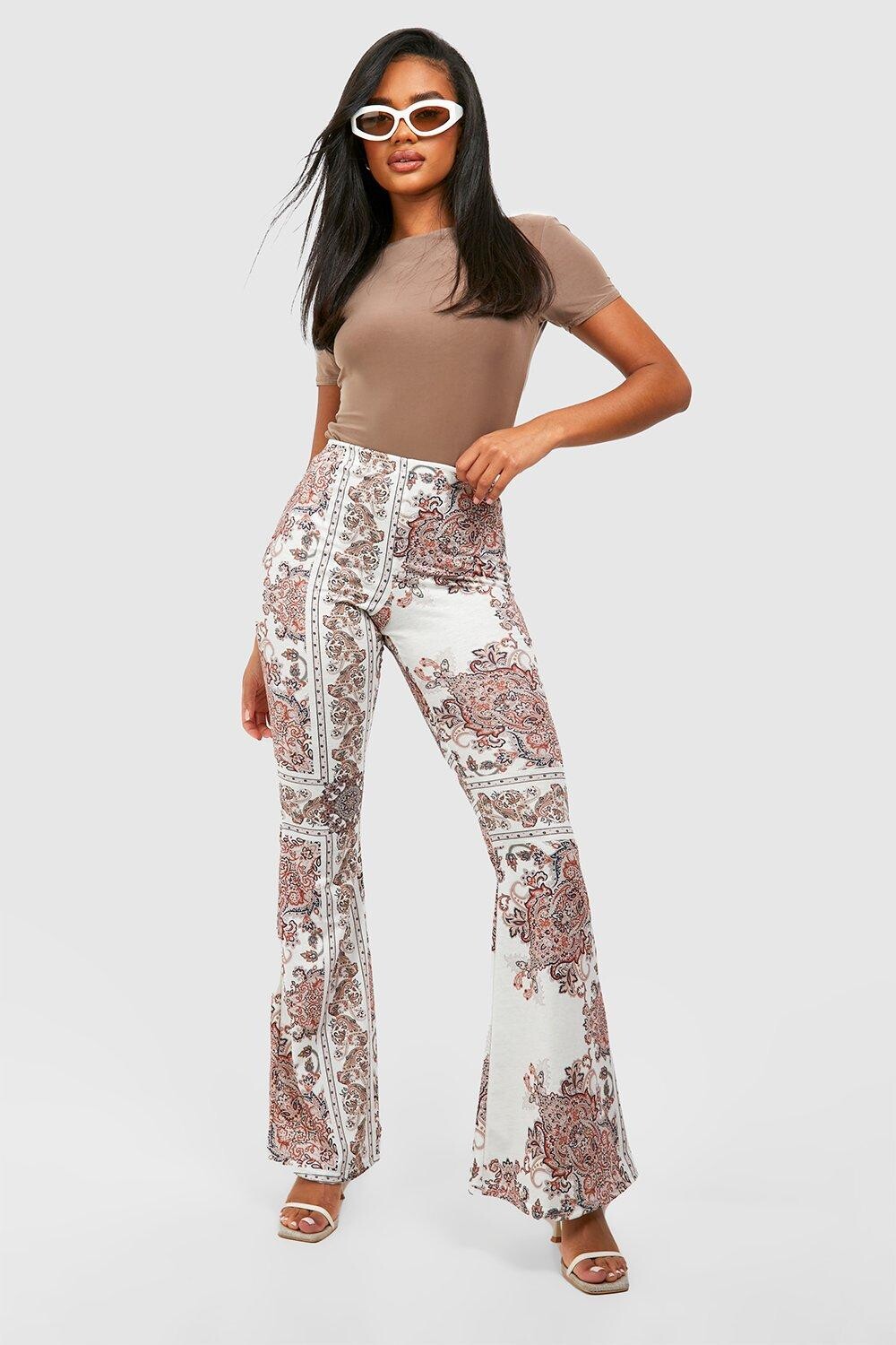 

Брюки клеше с шарфом принтом Boohoo, белый