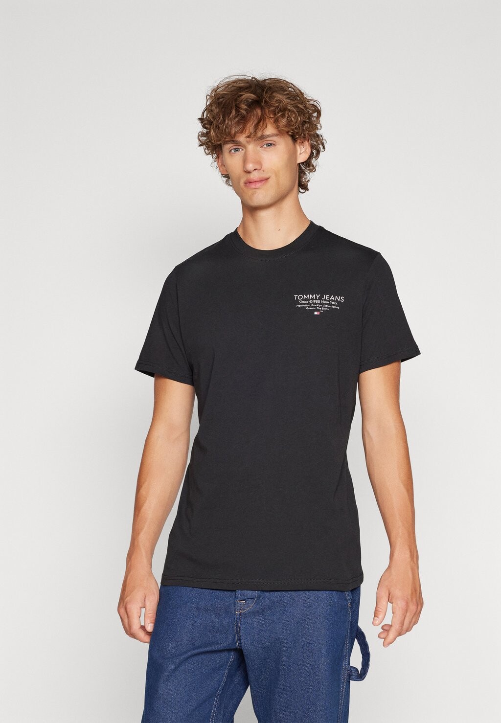 

Футболка с принтом SLIM ESSENTIAL GRAPHIC TEE Tommy Jeans, черный