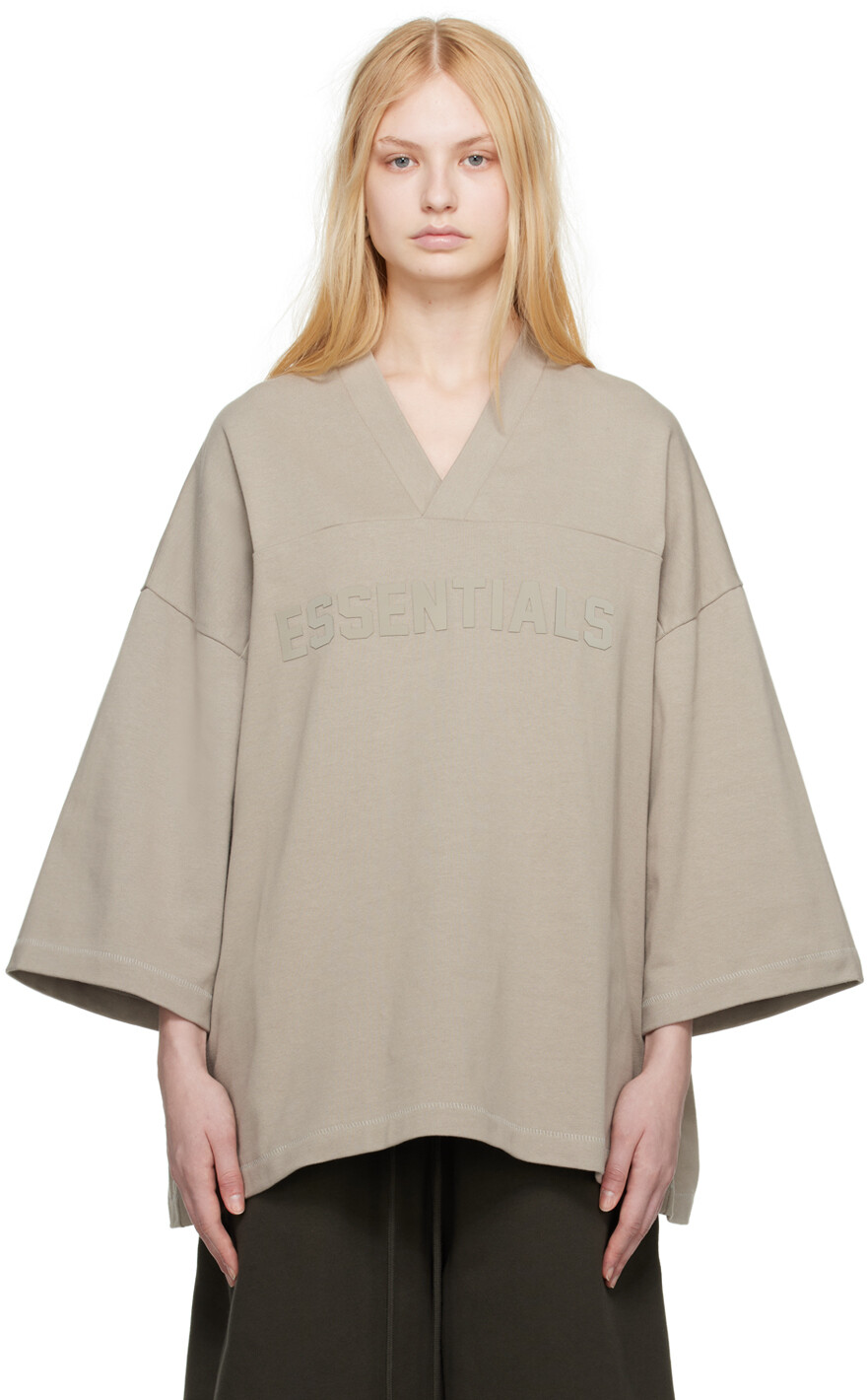 

Серая футбольная футболка Fear Of God Essentials, цвет Seal
