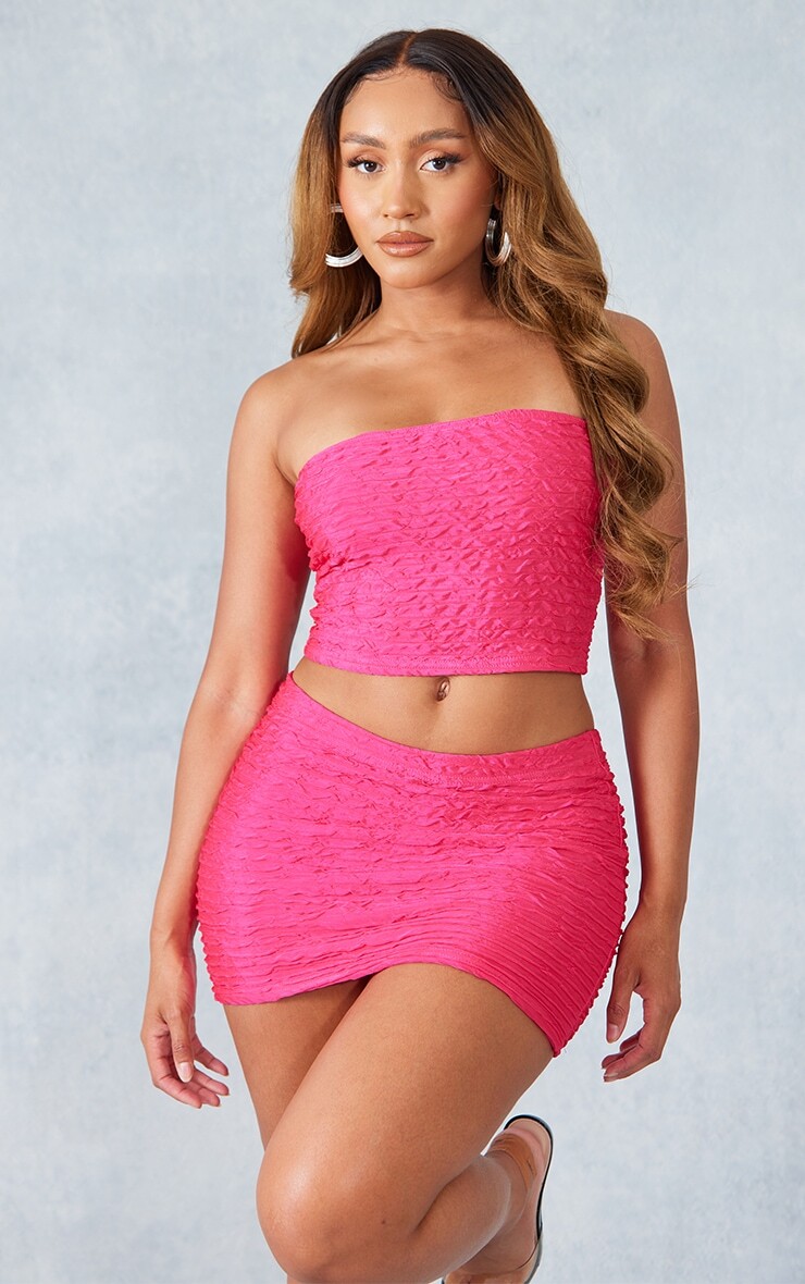 

PrettyLittleThing Ярко-розовые текстурированные микро-мини-юбки Shape