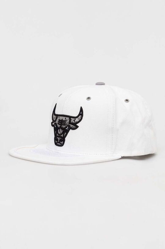

Бейсбольная кепка CHICAGO BULLS Mitchell&Ness, белый
