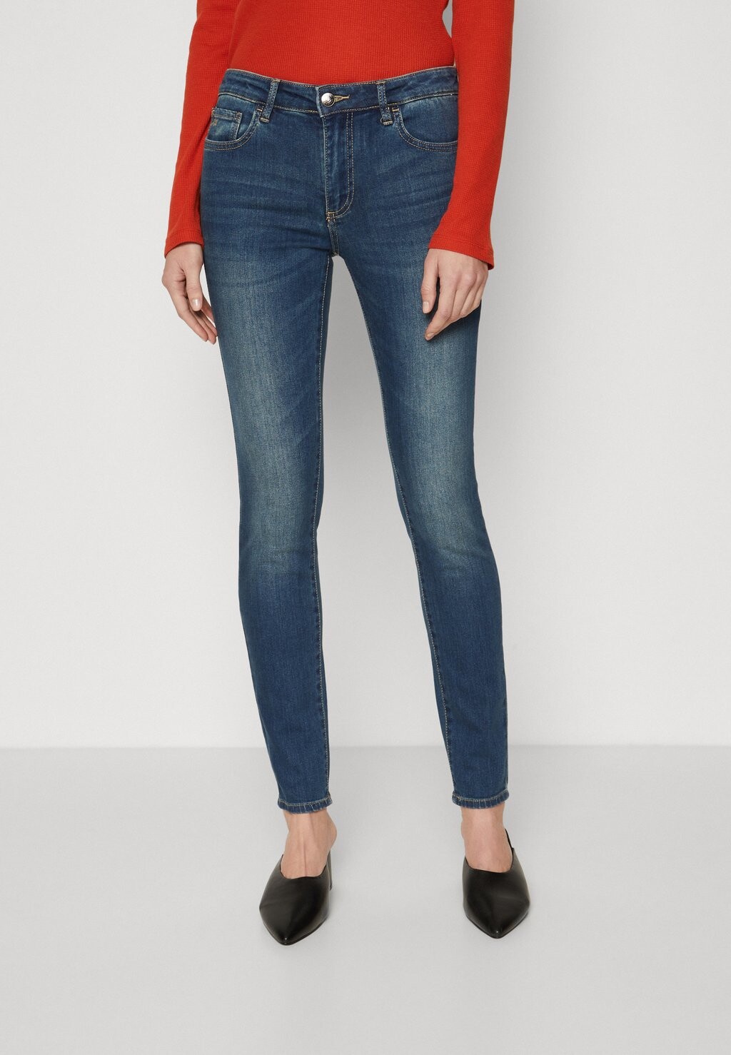 

Джинсы скинни Armani Exchange, цвет indigo denim