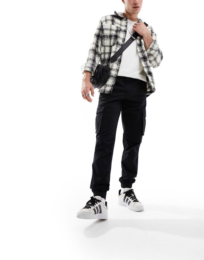 Черные брюки карго с зауженными манжетами Jack & Jones