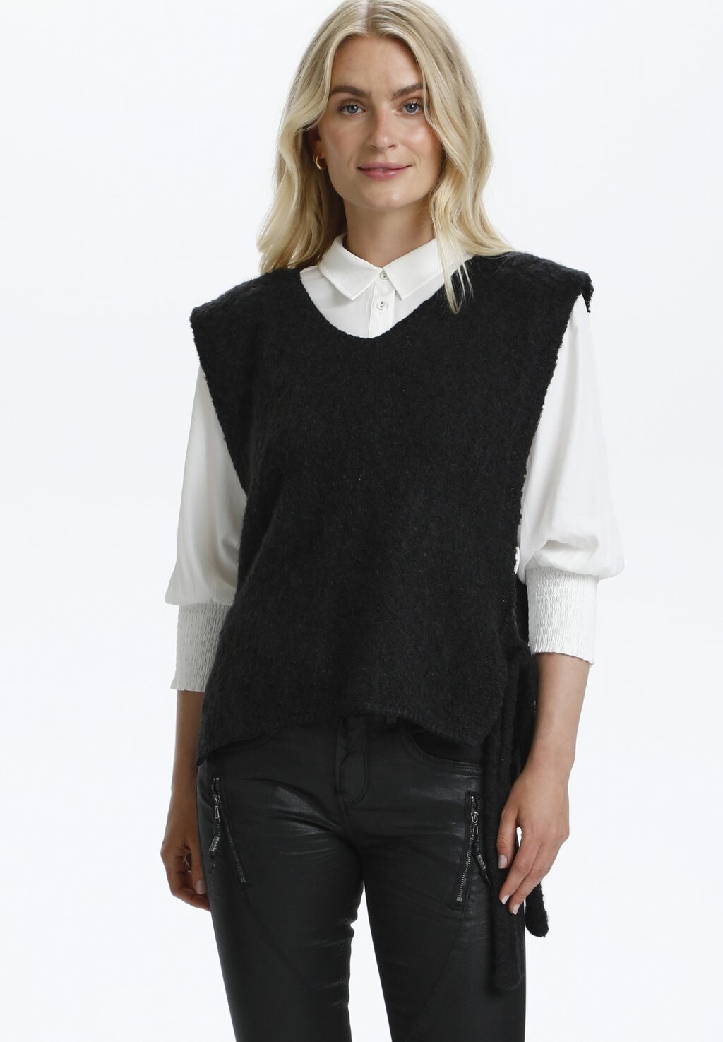 

Свитшот Cream MAGGIECR SLEEVELESS, цвет pitch black